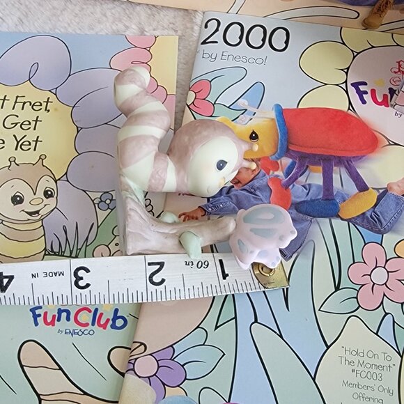 VTG 2000 Precious Moments Enesco Fun Club Box w/ Catepillar Plushes & Figurine - Picture 11 of 15
